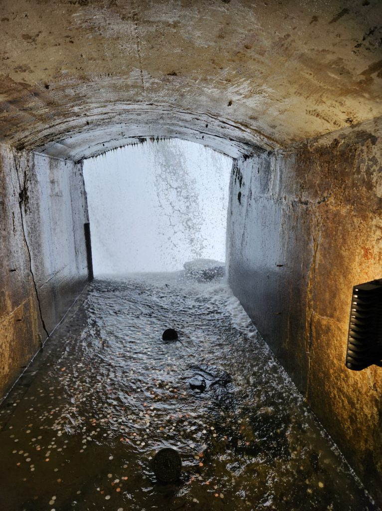 A "window", or portal as they call it, behind the Horseshoe Falls. A concrete surrounding with a square-ish "window" that water is flowing over and somewhat into. 